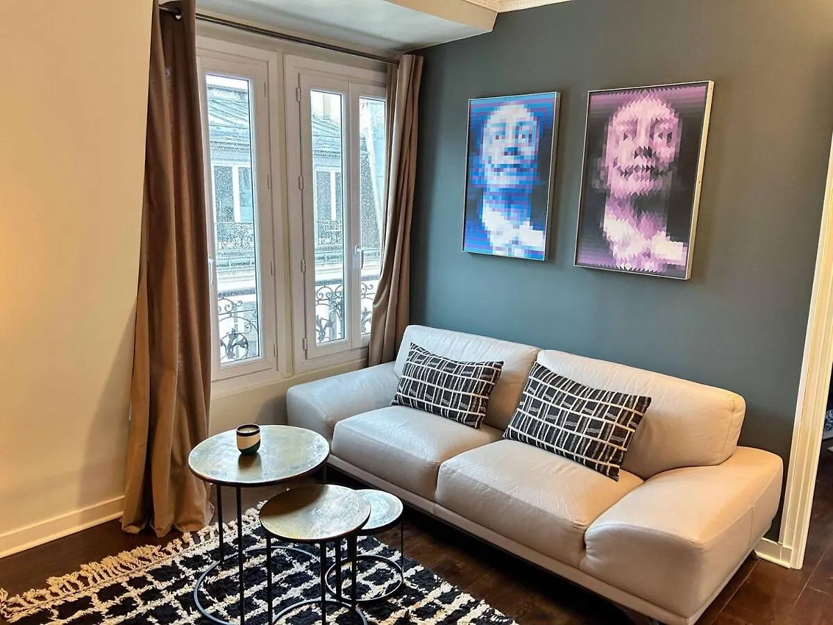 Hideaway Retreat Eiffel Tower Apartment Paris